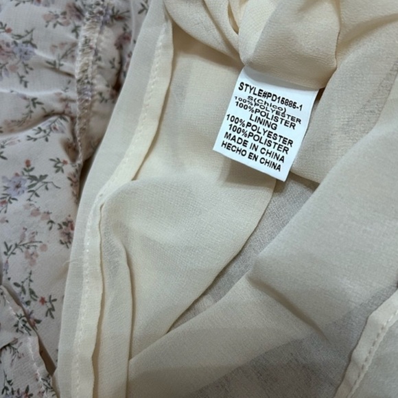 Women's Papermoon Floral A-Line Smocked Waist
Tiered Ruffled Chiffon Mini Dress - Picture 5 of 8